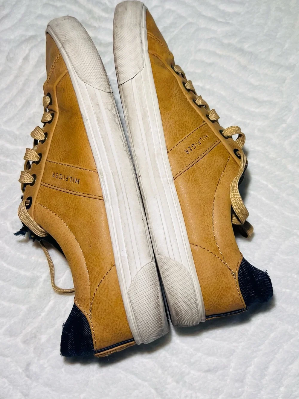 Tommy Hilfiger Tan Leather Low-Top Sneakers with Navy Lining 0016